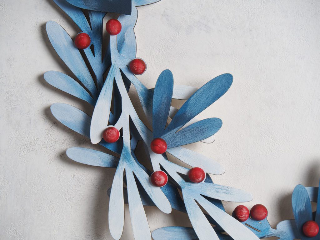 Couronne De Noël Lumineuse 40cm Avec Motif Jésus - Baies Rouges, Fleurs Artificielles, Piles Bouton Incluses